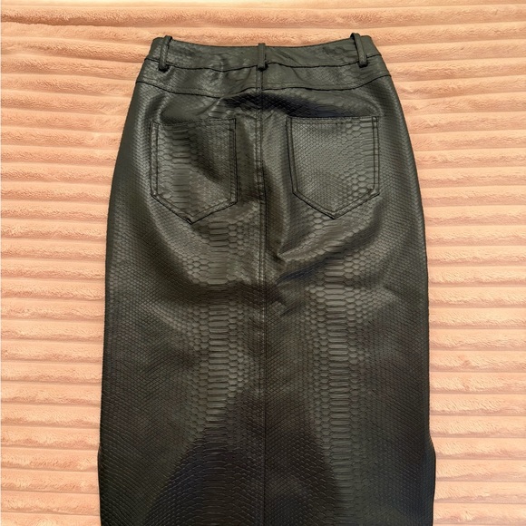 Zara Black Snakeskin Leather Skirt with Slit - Picture 3 of 4